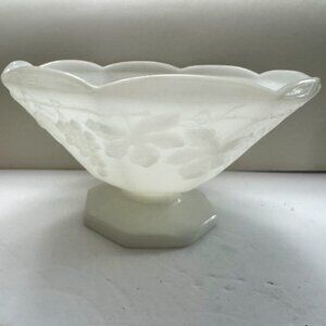Vtg Anchor Hocking Harvest Grape White Milk Glass Large Pedestal Fruit Bowl EUC